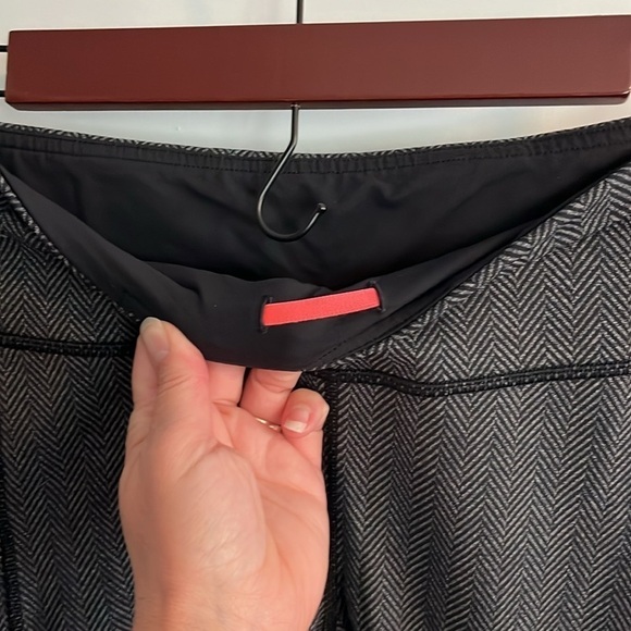 Lululemon Herringbone Speed Crop Pants EUC - Picture 7 of 13